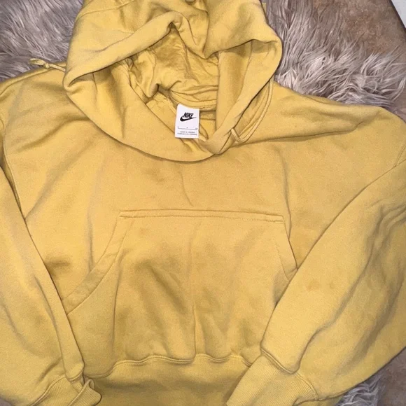 Nike woman’s mustard crop - Picture 4 of 5